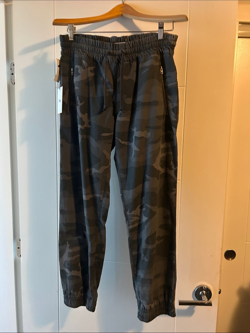 TNA Camo Jogger Pants - Dark Gray
